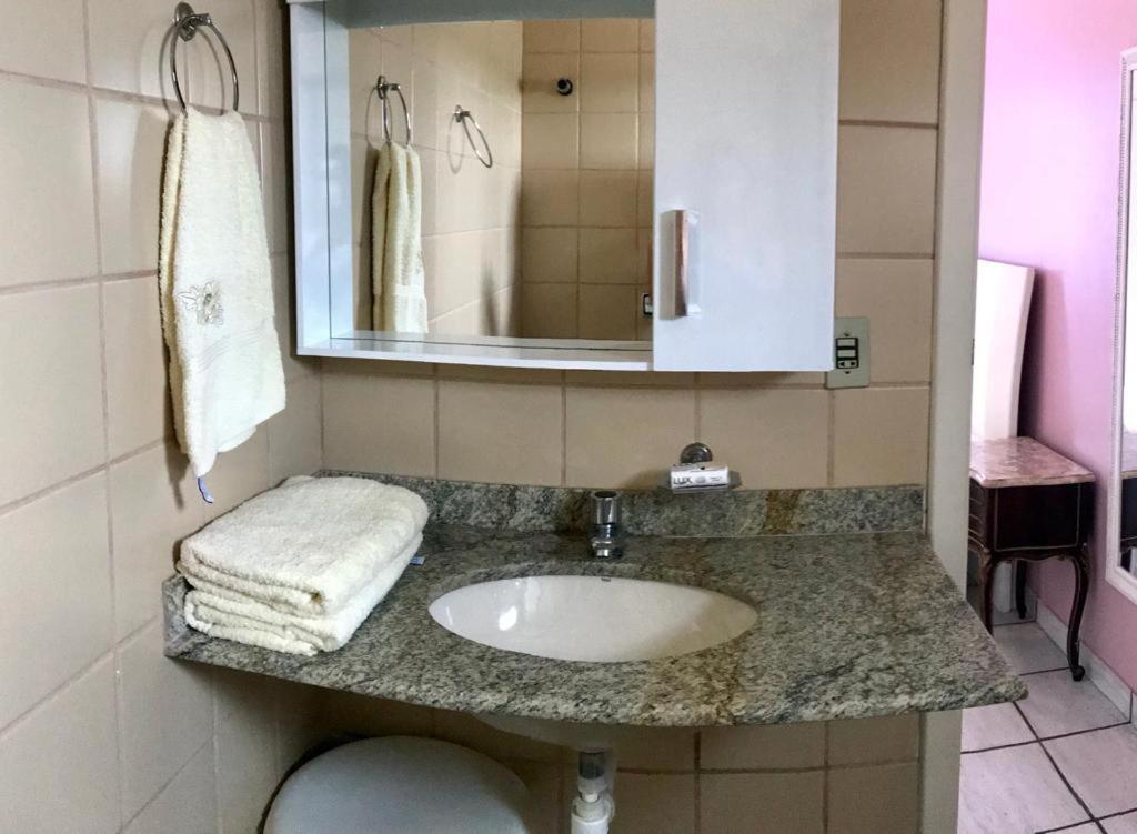 Apartamento Pe Na Areia E Aguas Tranquilas No Centro De Guarapari Eksteriør billede